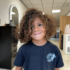 Cheveux bouclés