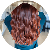 Manon Frier Salon Coiffure Saint-Raphaël, offrant des services de coiffure sur-mesure et des soins capillaires professionnels.