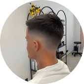 Manon Frier Salon Coiffure à Saint-Raphaël, offrant des services de coiffure sur-mesure et des soins capillaires professionnels.