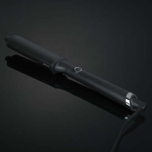 Fer à boucler ghd curve classic wave wand pour des ondulations glamour et élégantes à la manière d’Hollywood.