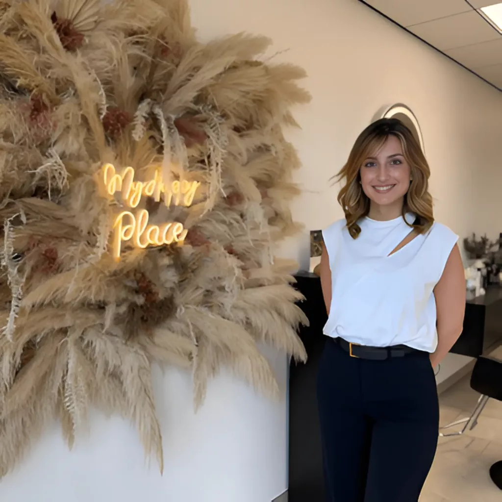 Ma présentation Découvrez ma présentation : Manon Frier, experte en coiffure à Saint-Raphaël, et notre approche personnalisée des soins capillaires.